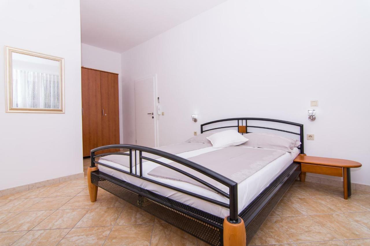 Apartmani Juric Trogir Ngoại thất bức ảnh